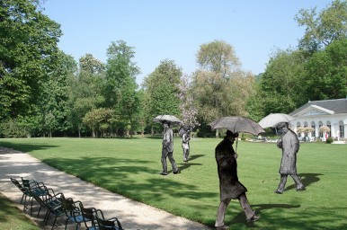 Montage : silhouettes sur jardin © G. Grammon Médiéval AFDP