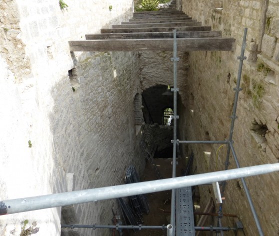 Vue des ruines du château de Scey, dit Castel Saint-Denis © Médiéval AFDP