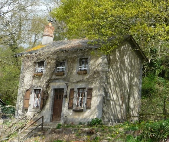 Maison éclusière à Grenoux © Médiéval AFDP