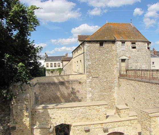Vue du châtelet d'entrée côté cour © Médiéval AFDP